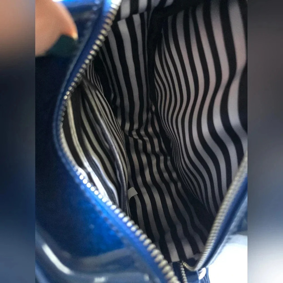 Sourpuss Ship Shape Purse (Retired), Round Glitter Vinyl Crossbody w/Bow, EUC! - Picture 7 of 8